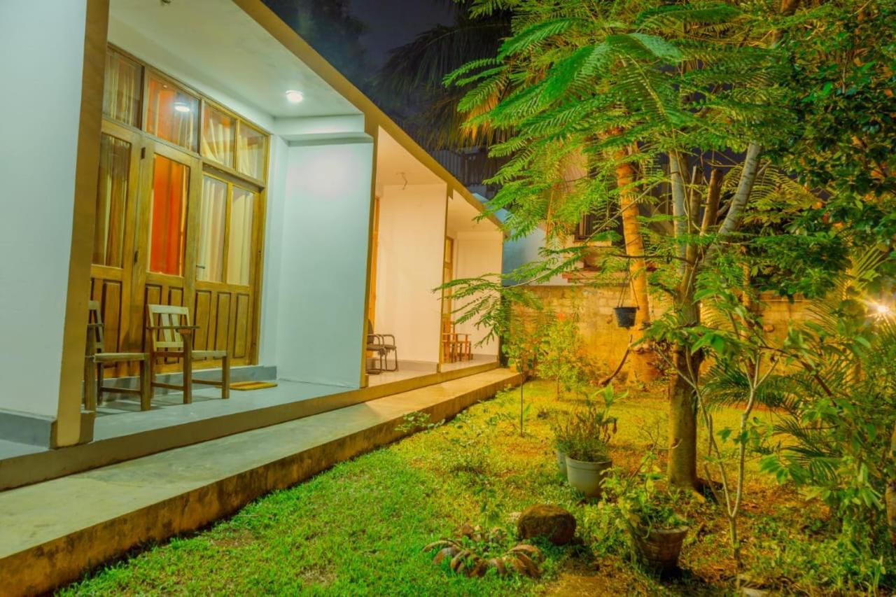Talalla Ocean Beach Bungalow 마타라 외부 사진