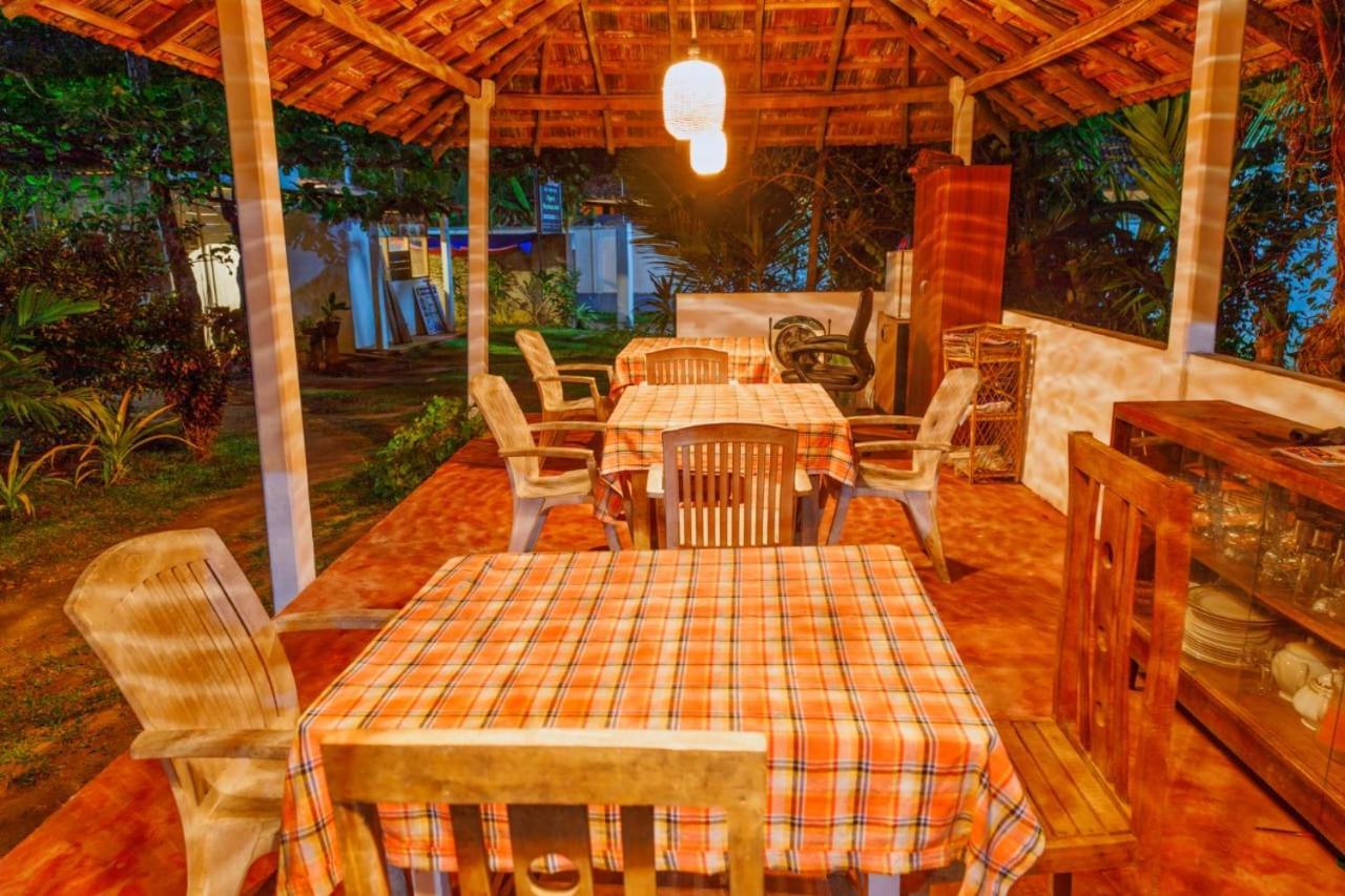 Talalla Ocean Beach Bungalow 마타라 외부 사진